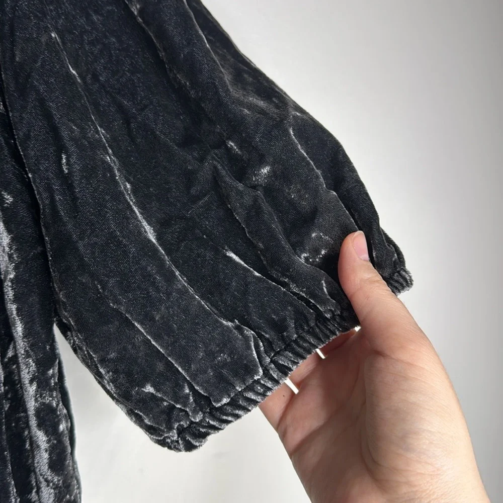 LOFT Dark Gray Crushed Velvet V-neck 1/2 sleeve popover velour Top Size S